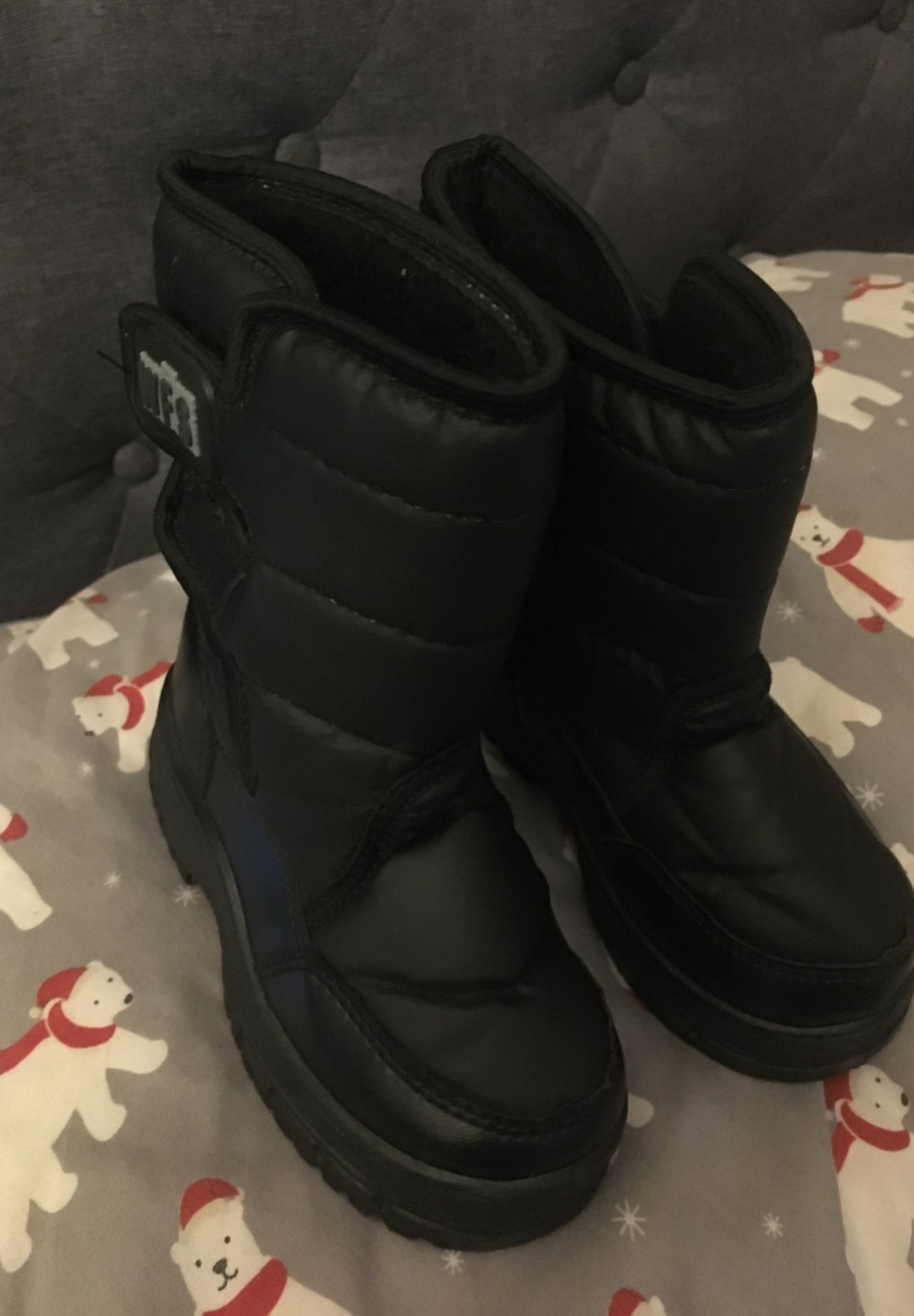 Boy snow boots