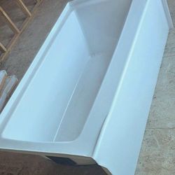 Brand New Without Box Tub.