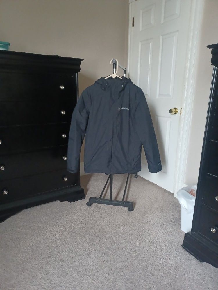 Columbia Black Hooded Winter Jacket Size Medium