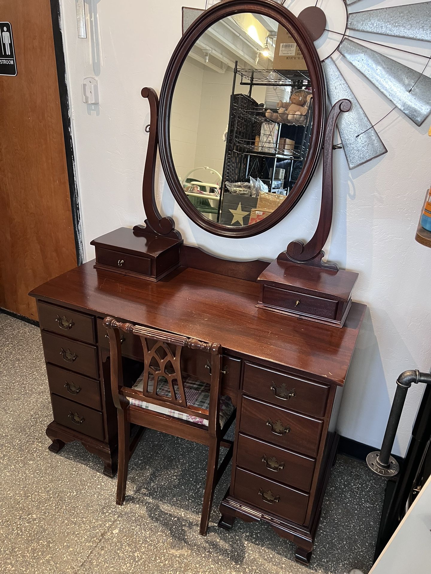 Beautiful Vanity With Chair
