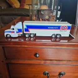Vintage Richard Petty #43 STP Race Team Hauler – ERTL Die-Cast