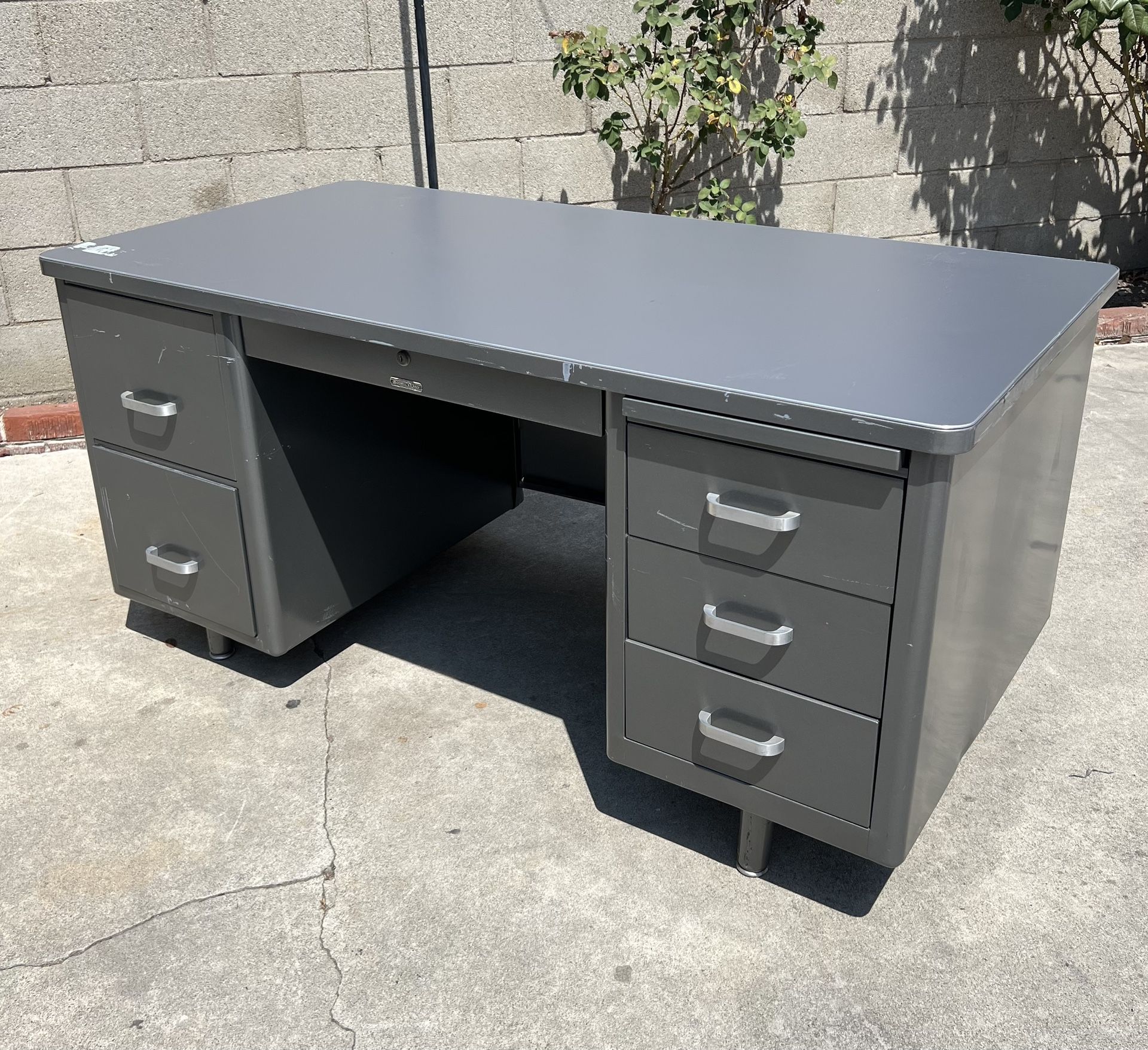 Vintage Modern Mid Century McDowell Industrial Steelcase Metal Tanker Desk 
