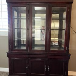 China Hutch/Curio Cabinet