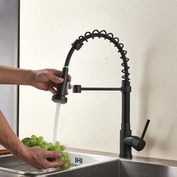 Matte Black Swivel Kitchen Sink Faucet Pull Out Spray Brass Single Handle Faucet