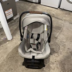 Infant Car Seat : Nuna 