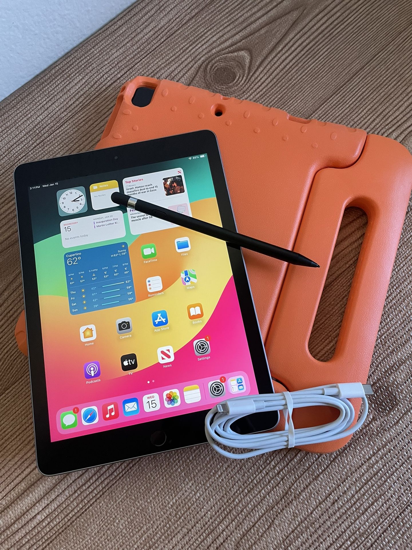 iPad 6th Generation 32GB With Pencil And Kids Case