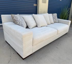 ASHLEY FURNITURE OVERSIZED SOFA 🤍