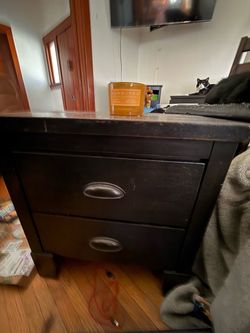 Dresser set