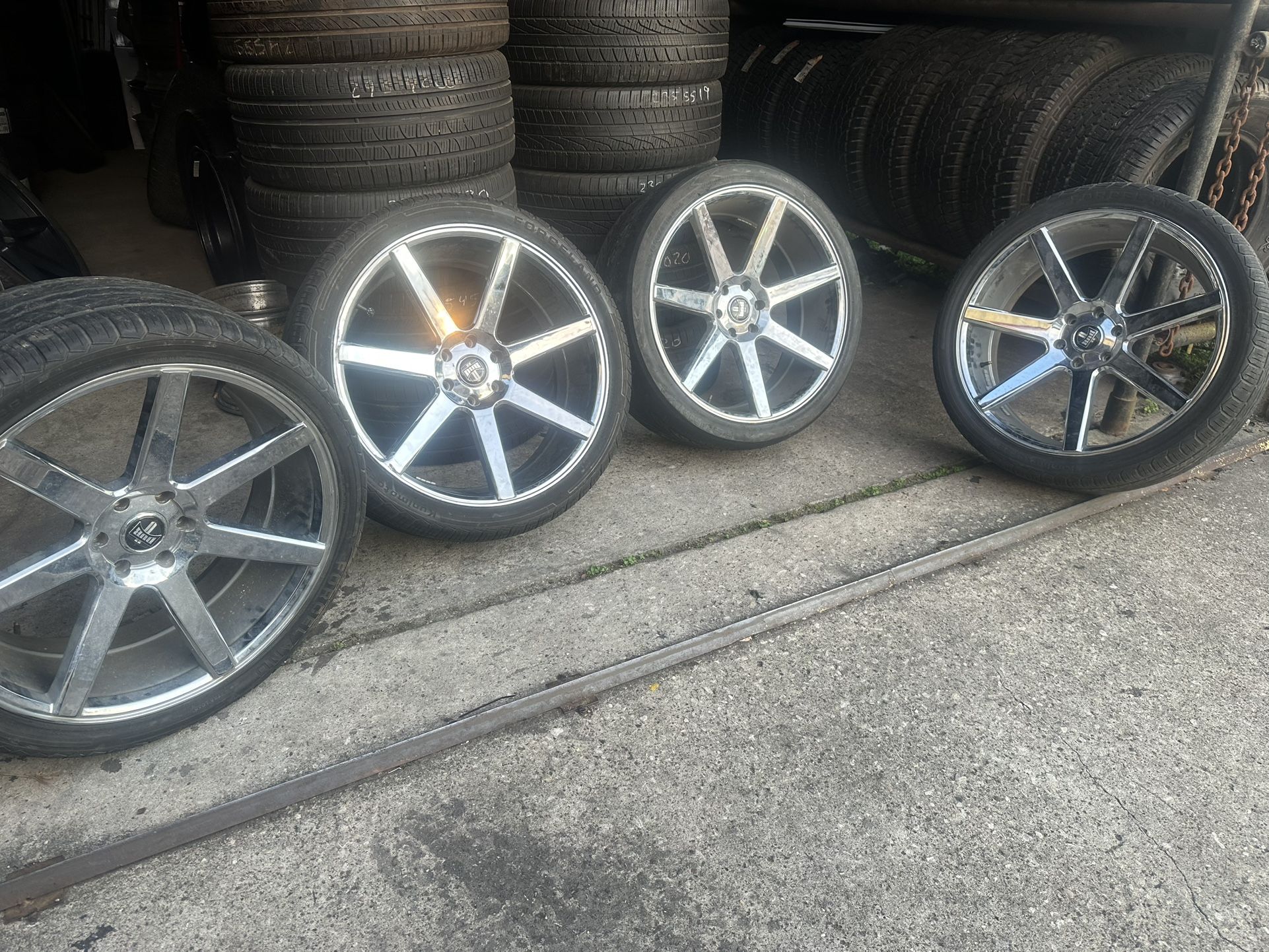 24’ Dubs Rims Chevrolet/gmc for Sale in Cleveland, TX - OfferUp