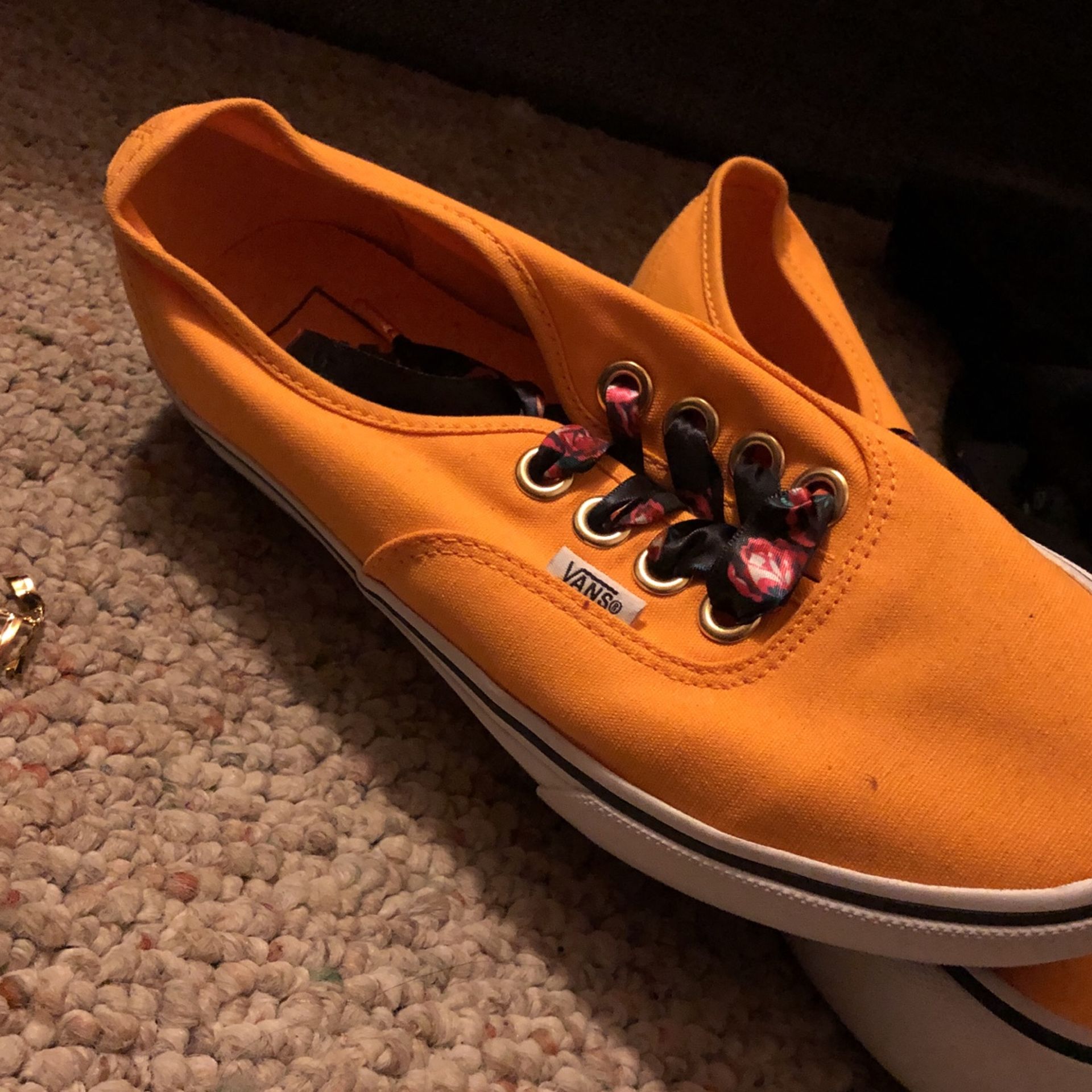 Yellow Rose Laces 9 in Women Vans 