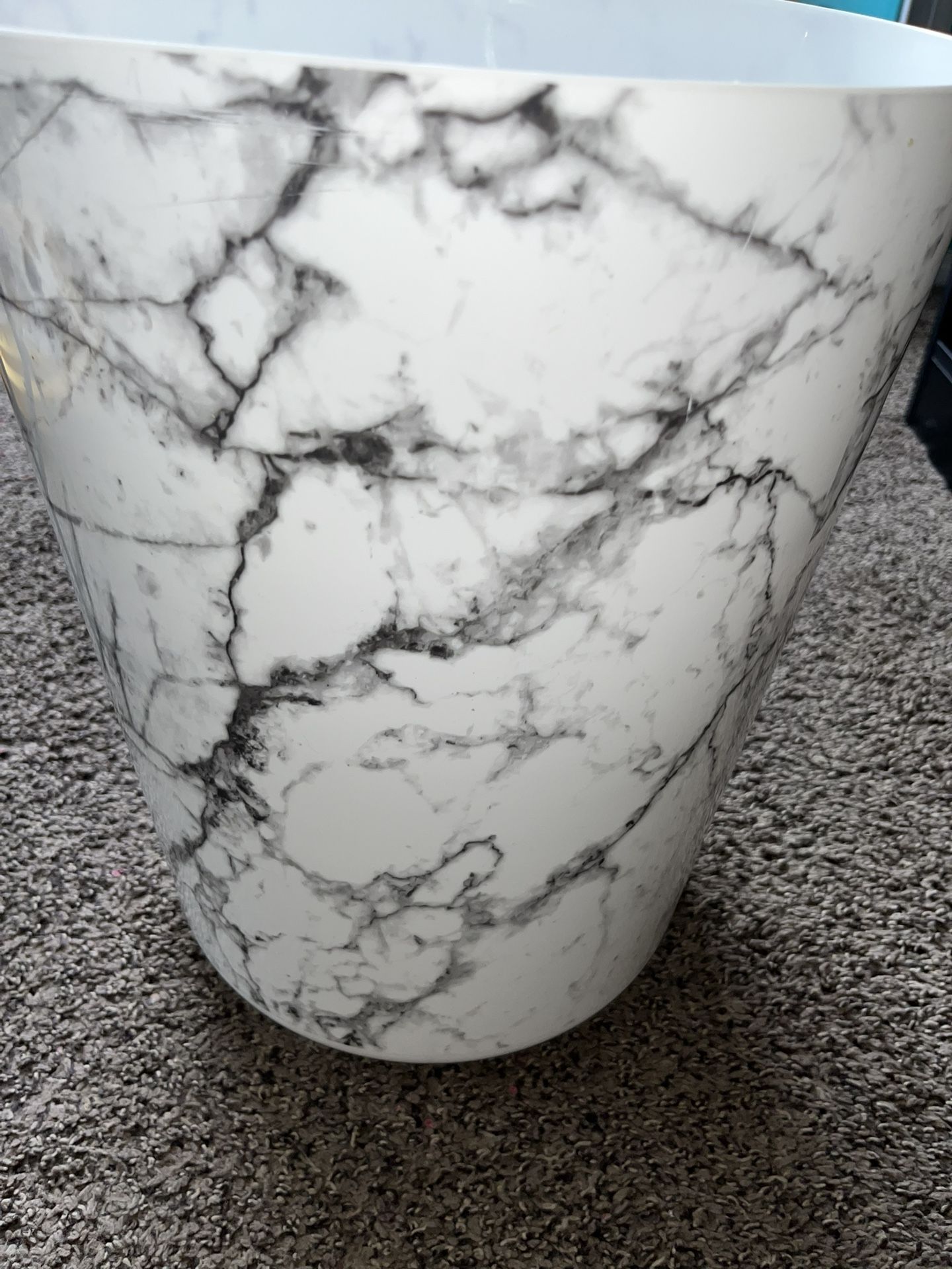 medium size garbage can 