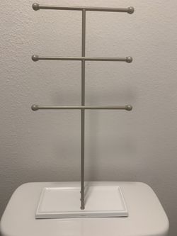 3 Tier Jewelery Stand