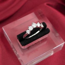 Five Stone Round Moissanite Engagement Ring, 0.25, 0.20(X2)0.15(X2)CT Round Moissanite Engagement Ring