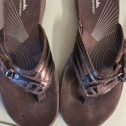 Size 9, Women’s Clark Brand Flip-Flops