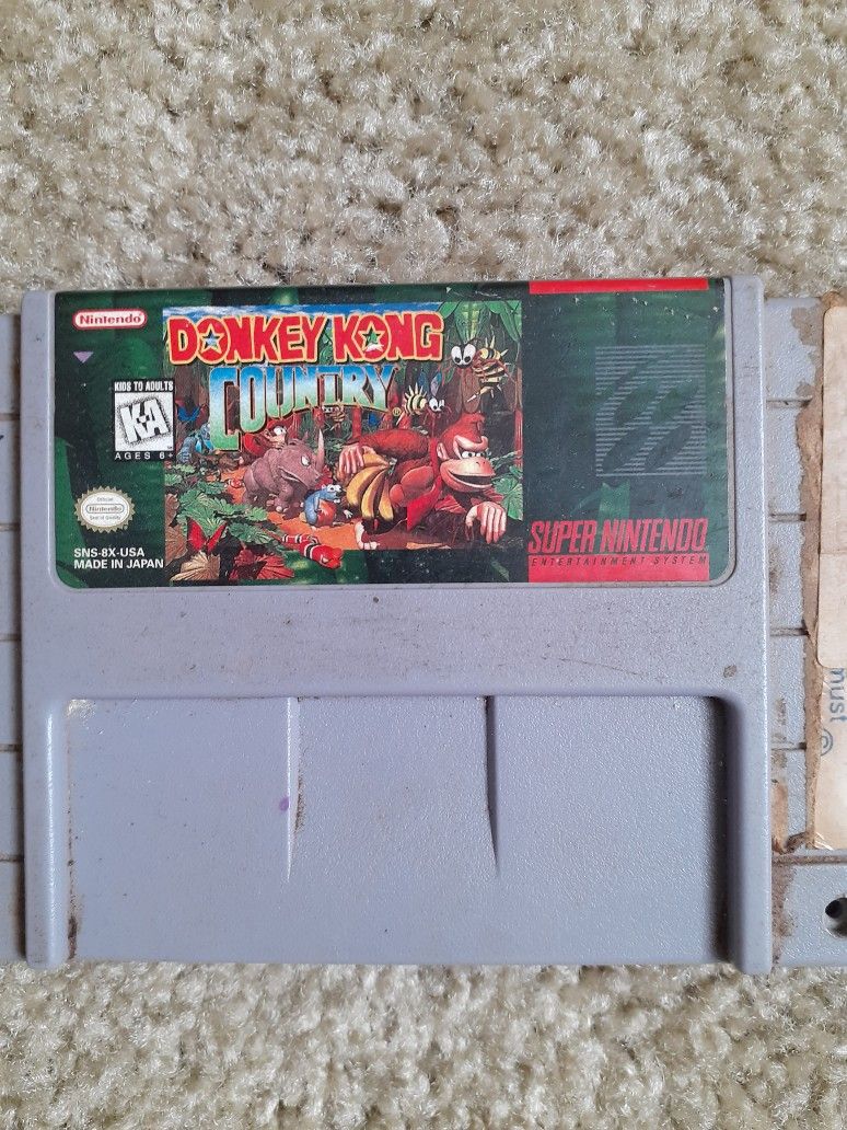 Donkey Kong Country  (Super-Nintendo)  $20