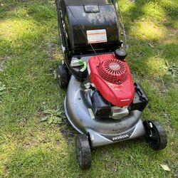 HONDA LAWN MOWER SELF PROPELLED 