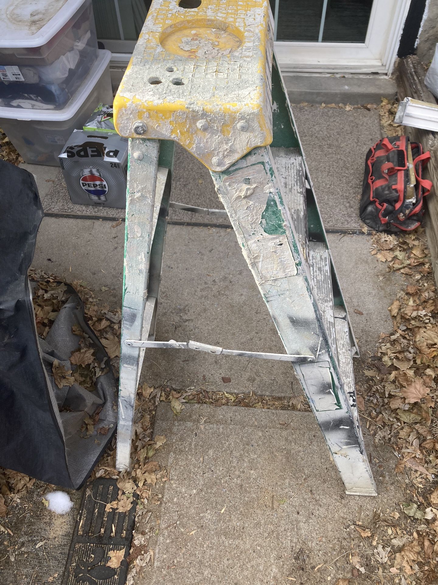 4’ Fiberglass Ladder