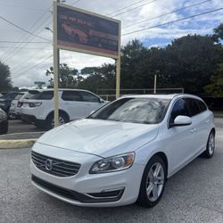 2015 Volvo V-60🚗