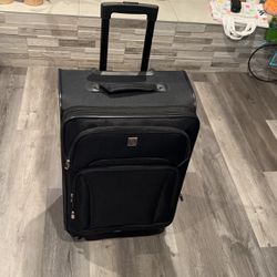 MALETA NEGRA ( Luggage) 