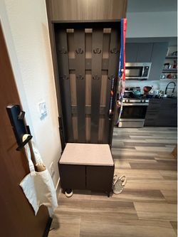 Entryway bench