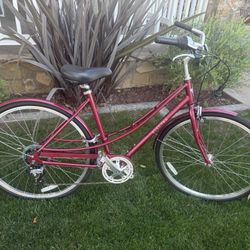 Electra loft 7 speed with 700c wheels great shape only used a handfull of times