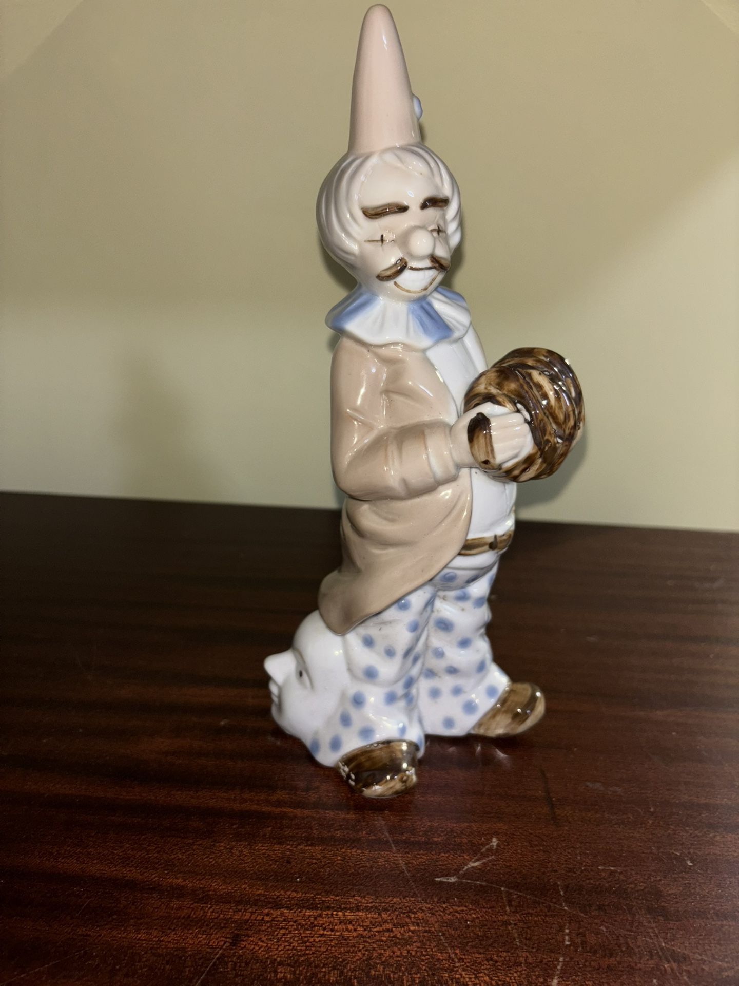 vintage Duncan Royale porcelain clown figurine Small scratches See pictures
