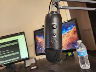 Blue Yeti Microphone, good condition, original box included