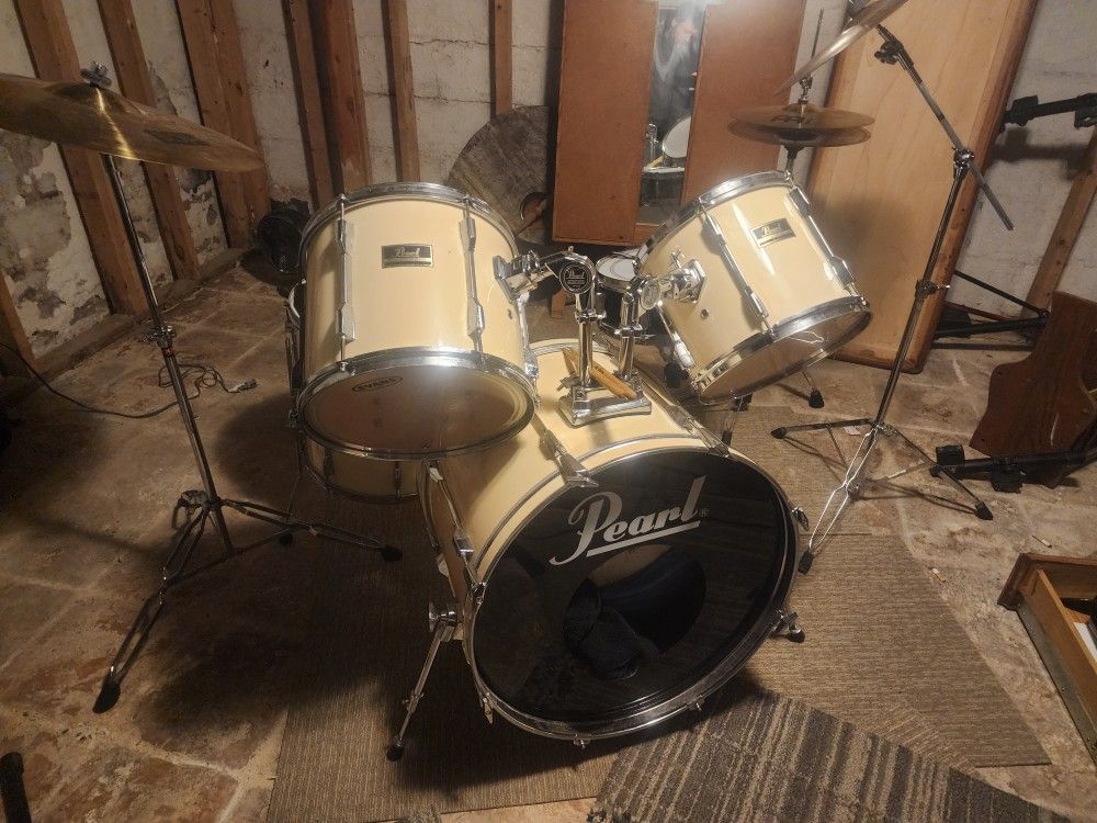 Pearl Drum Set