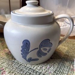 Pfaltzgraff Yorktowne Bean Pot and Lid Blue Floral Stoneware
