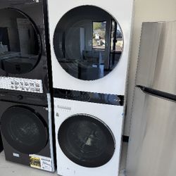 LG WashTower Washer Gas Dryer New with Warranty 