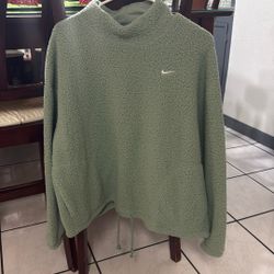 Ladies Nike Pullover!!!