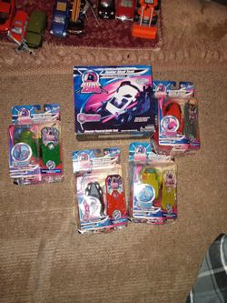 KUNG ZHU tank and (4) battle vehicles..Boxes never opened