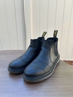 Selling a pair of black Dr. Martens AirWair 2976 Chelsea boots in size UK 5 / US Men’s 6 / US Women’s 7 / EU 38.