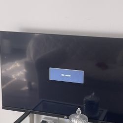 TV 32’ Con Su Soporte De Pared 