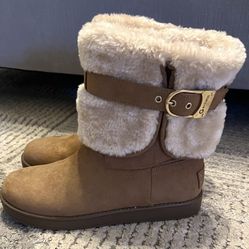 Size 6.5 Women’s Guess Boots