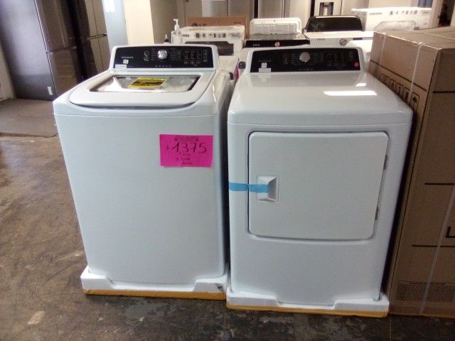 Frigidaire-Washer-Gas-Dryer-Set