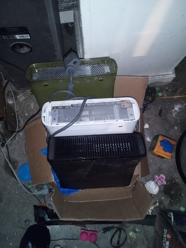3 Game Console For Parts Not Sure What's Wrong With Them. buy All Three