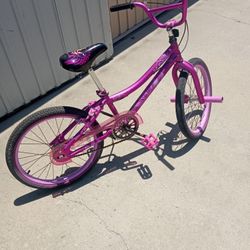 GIRLS BIKE.   20 Inches 