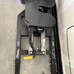 Pullrite 20k 5th wheel slider hitch with mounting rails - $1,300