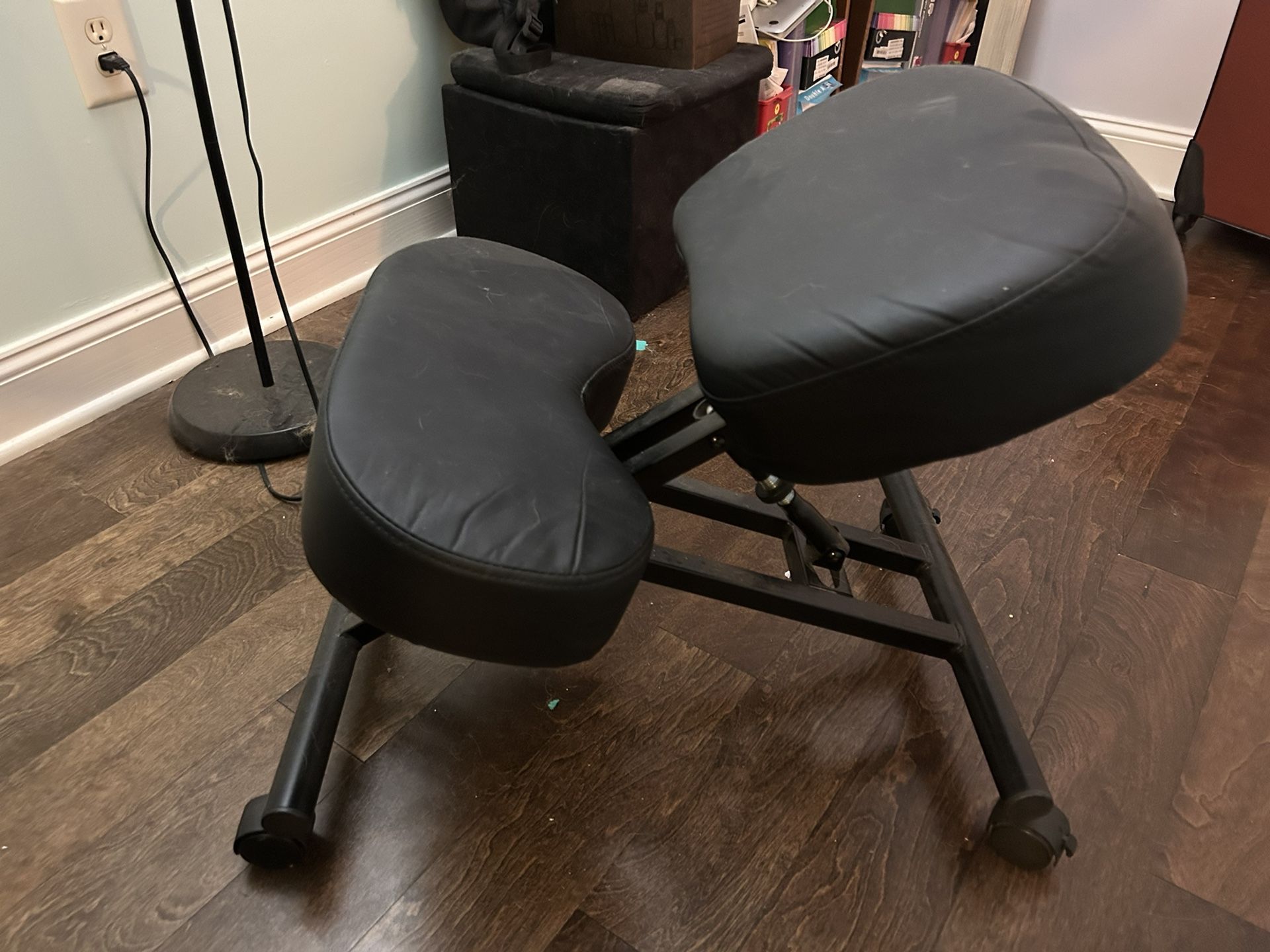 Ergonomic Kneeling Chair