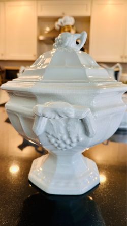 VINTAGE IRONSTONE TUREEN