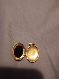 14k Victorian cameo mother and daughter locket pendant