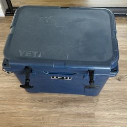 Yeti Tundra 35 Cooler Navy