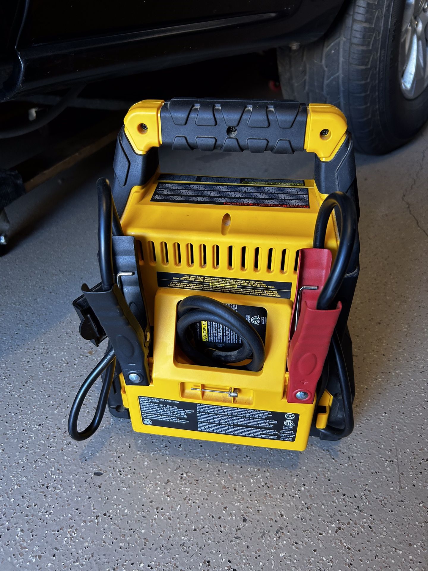 BATTERY JUMP  STARTER +Air Compressor +Power Supply +LED lights  CAT