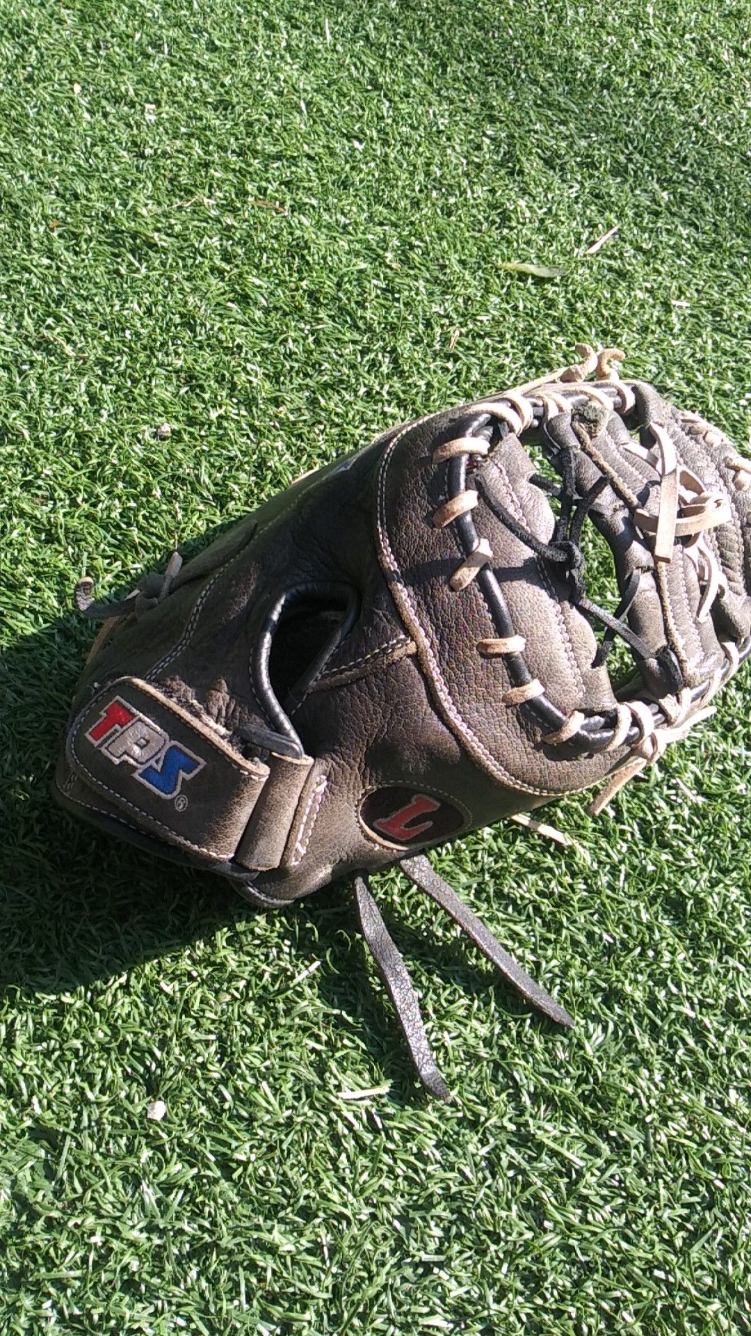 Louisville TPS softball baseball first base glove