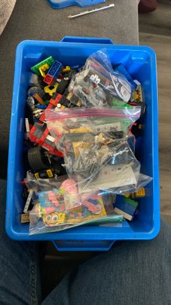 Random Lot Of Legos 