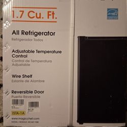 MINi FRIDGE.    Magic Chef"      " NEW "In BOX