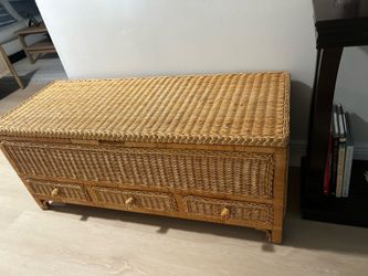 Wicker chest