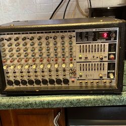 Behringer Europower PMX 2000PA 