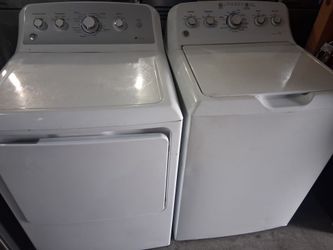 Set of GE top load washer large capacity and gas dryer fully functional
